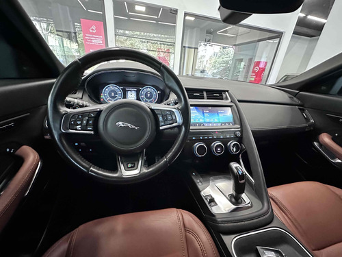 Jaguar E-Pace 2.0 16V P300 GASOLINA R-DYNAMIC SE AWD AUTOMÁTICO