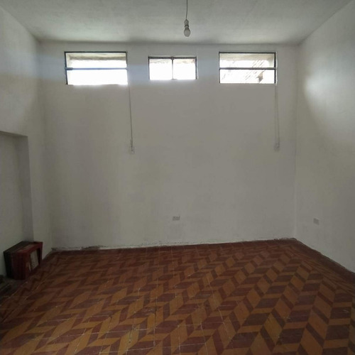 Casa En Alquiler De 2 Dormitorios En General Paz