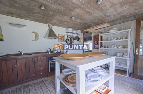 Imagen 11 de 30 de Casa En Venta De 4 Dormitorios En Punta Piedras A Metros Del Mar