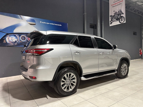 Imagen 3 de 8 de Toyota Hilux Sw4 Tdi Srx At (l21) 5.000km