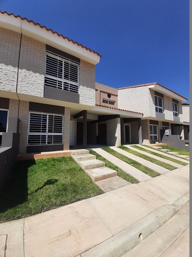 Imagen 1 de 16 de Townhouse En Venta En San Diego La Esmeralda