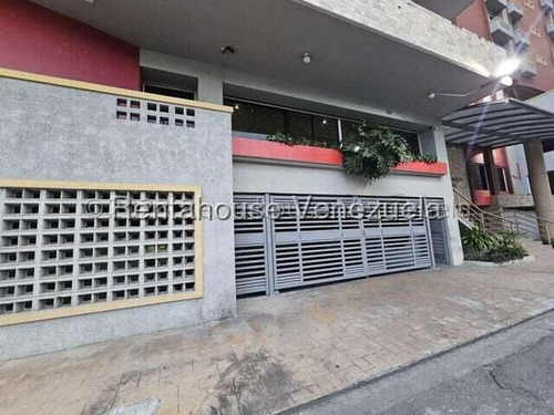 Bello Apartamento En Venta En Los Cabos A Remodelar A Su Gusto Con Planta Eléctrica Total Agua Constante Piso Medio Excelente Ubicación Nela 25-20469