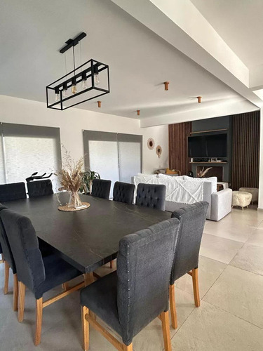 Casa En Venta - 2 Dormitorios 3 Baños - Cochera - 210mts2 - Canning