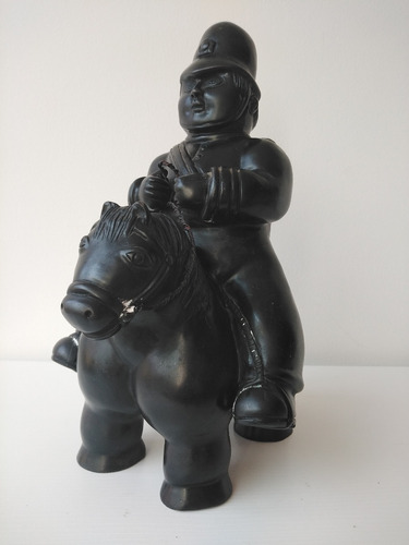 Botero, Bronce  Policia De Pietrasanta 