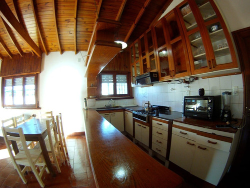 Imagen 9 de 13 de Casa Amplia C/ Jardín Cerrado Y Cochera En Zona Norte De Villa Gesell Para 6 Personas