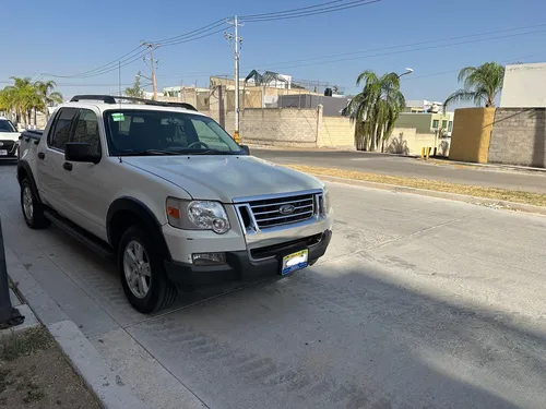 Ford Explorer 4.6 Xlt V8 3er Asiento Sync 4x2 Mt