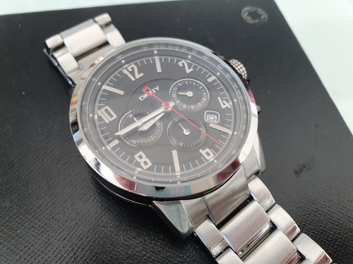 Relógio Dkny Lindo Com Pulseira De Metal