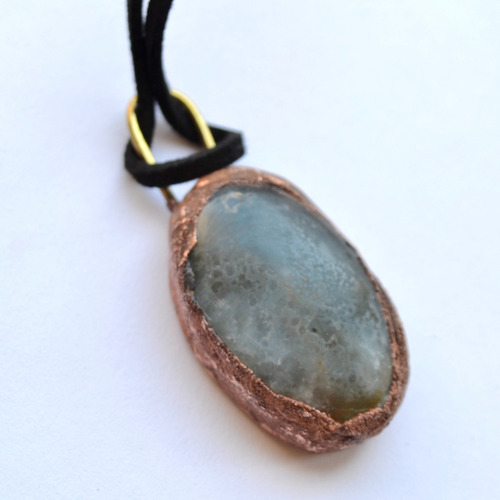 Imagen 4 de 5 de Collar De Piedra Onix Cielo Y Cobre Estilo Boho