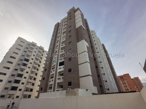 Apartamento En Venta  Zona Norte Obra Gris Nela 24-1611