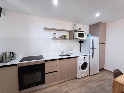 Ph 1 Ambiente Dividido, A La Calle, En Planta Baja Con Entrada Independiente En Barrio Pompeya