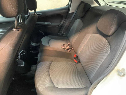 Imagem 8 de 11 de Peugeot 207 1.4 Active Flex 5p