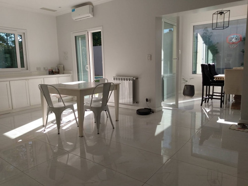 Imagen 16 de 29 de Excelente Casa En La Lucila,7 Ambientes Zona Colegios