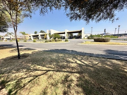 Hermosa Y Cómoda Casa En Venta En Calimaya.