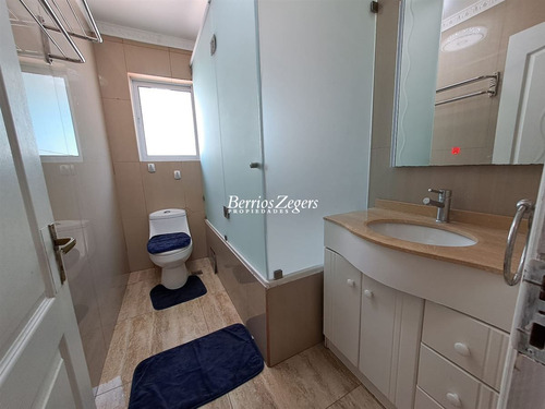 Casa En Venta De 6 Dorm. En La Reina
