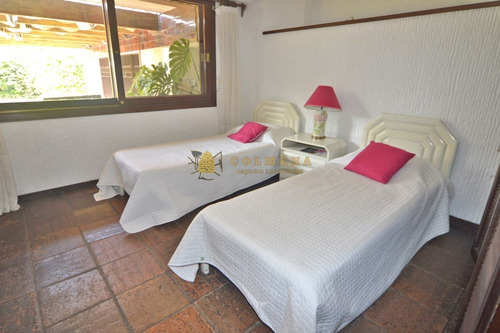 Mansa, 5 Dorm Y Dependencia Con Piscina- Ref: 3647