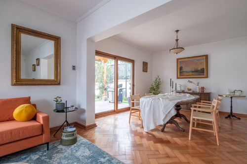 Casa Con 527 M2 De Terreno, Remodelada, Piscina, 5 Dorm.