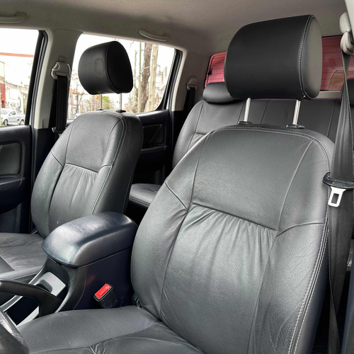Toyota Hilux 3.0 Cd Srv Cuero 171cv 4x2
