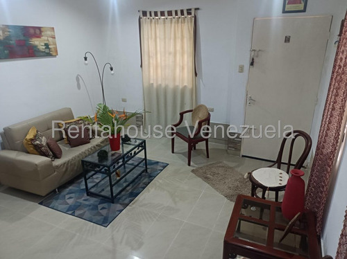 Julio Latouche 25-10392 Townhouse En Venta La Entrada Naguanagua, Cómodo Y Acogedor, Clima De Montaña, En Plena Avenida.