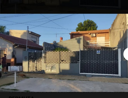 Casa 4 Amb En Venta  Con Patio Parque,v Ballester 