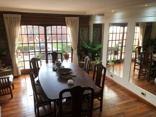 Merolla Vende | Hermosa Casa De Seis Ambientes En Parque Patricios Usd 550.000