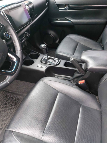 Imagen 5 de 13 de Toyota Hilux 2019 2.8 Cd Srx 177cv 4x4 At.