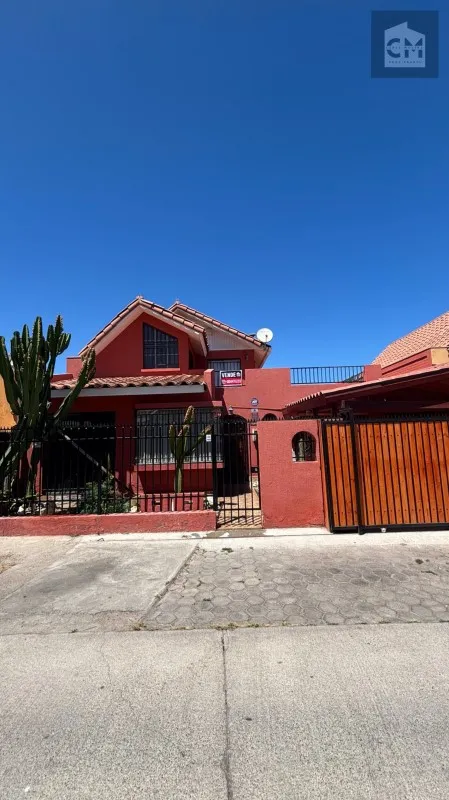 Imagen 1 de 19 de Casa Muy Central A Pasos De Mall Plaza La Serena