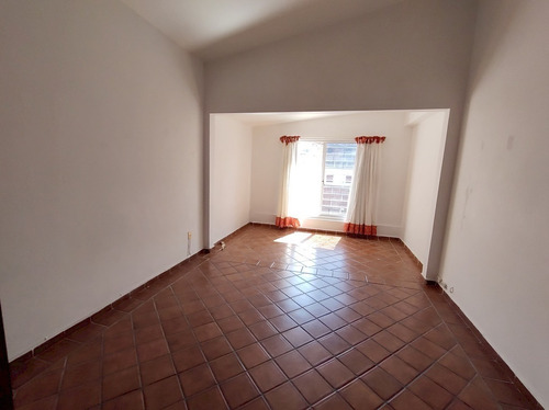 Casa En Un Solo Nivel En Venta En Jardines De Satelite, Cuernavaca Morelos.