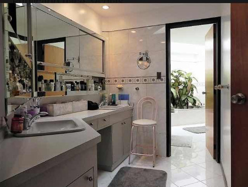 En Venta Hermosa Quinta En El Marqués Norte. Costruccion De Primera!!! Anexo Para Huéspedes. Terraza Con Vista Al Ávila. (alianza)