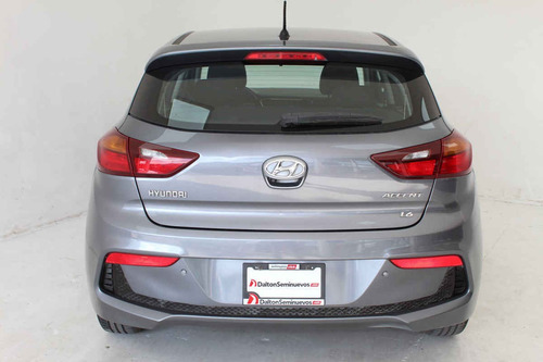 Imagen 4 de 15 de Hyundai Accent 2018 4 Cilindros