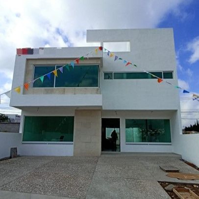 Casa En Lomas De Juriquilla Con Amplio Jardín