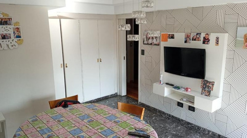 Luminoso Semipiso De 5 Ambientes Con Balcón Y Vista Abierta En Venta - Barrio Norte