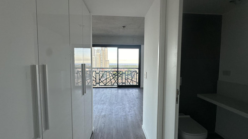 3 Ambientes En Venta A Estrenar, Piso Alto, Con Incrible Vista En Quartier Del Bajo.