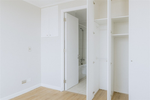 Departamento En Arriendo De 1 Dorm. En Santiago Lira 140