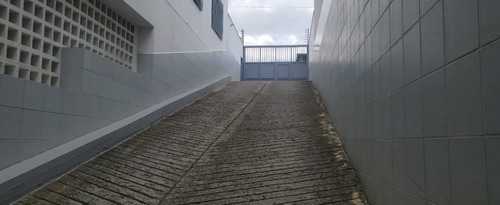 Imagen 2 de 12 de #1606 Galpon 1.400m2 Urb. Miranda.