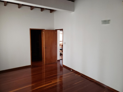 Los Naranjos Del Cafetal Hermosa Vista Calle Privada Vigilancia Tanque 10.000lts Renovada 2 Cocinas 4h/5b/4 Puestos Súper Oportunidad!! Hermosa Vista Oportunidad