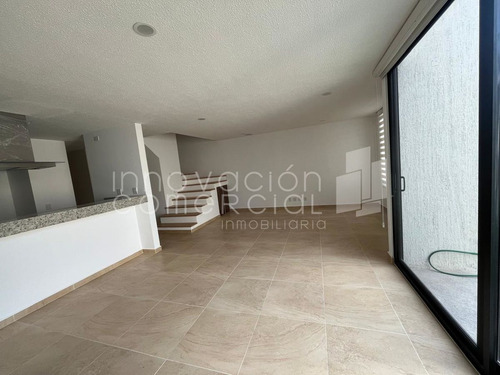 Casa En Renta En Distrito Sophia De 3 Niveles