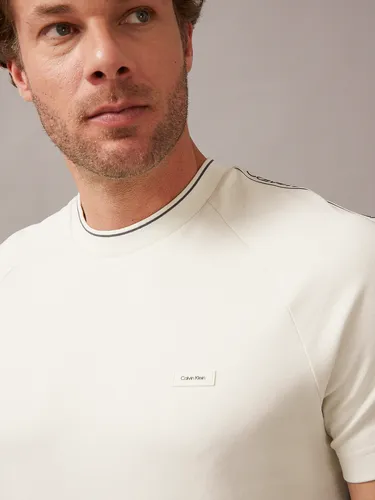 Polera Logo Tape Raglan Blanco Calvin Klein