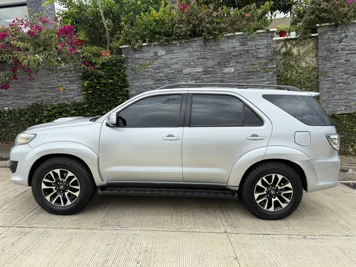 Toyota Fortuner 3.0 Sr5