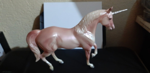 Breyer Reeves Unicorn Iridescent Figure 17 Cms