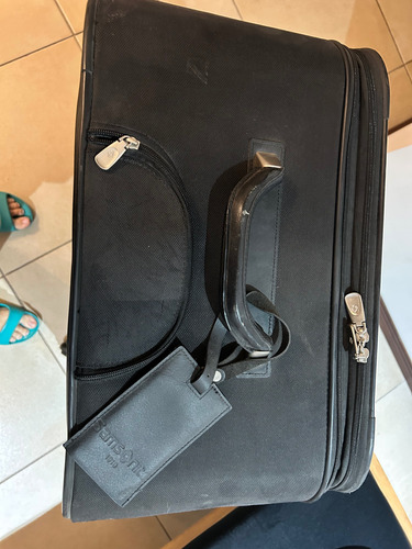 Valija Samsonite Grande Con Ruedas Negro Lisa