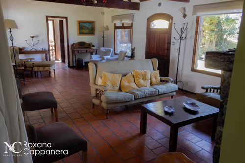 Casa De 4 Dormitorios Y Dependencias En Venta Cerca De La Playa En Cariló