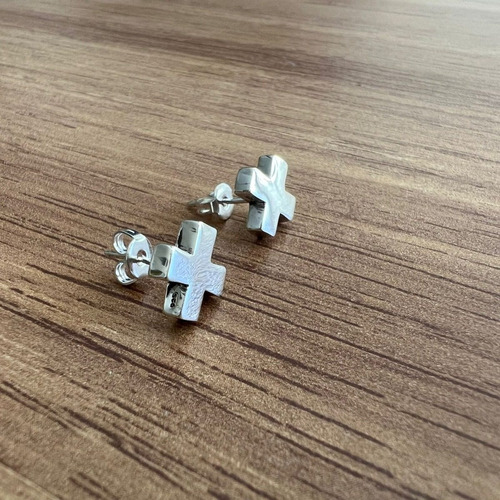 Imagen 4 de 8 de Broquel De Plata 925 Diseño Cruz Para Hombre O Mujer Agálea