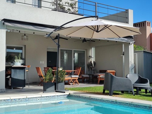 Apto Credito - Casa De Categoría En Venta En Los Olivares