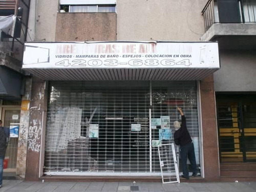 Local Comercial Sobre Av. Mitre, Vidriera Amplia, Buena Altu