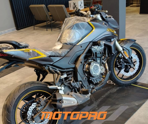 Naked Voge 525 R En Stock