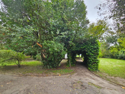 Venta Importante Terreno De 4488 M² Con Dos Casas Sobre Bulevar Artigas-jacinto Vera