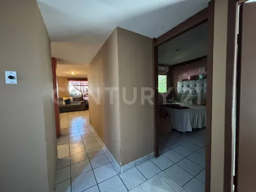 Casa En Venta De Una Planta En Colonia Dale.
