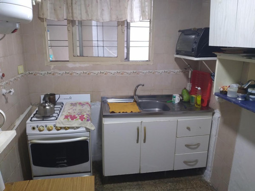 Imagen 4 de 21 de Casa De 5 Ambientes En 2 Plantas A Refaccionar En Muy Buena Zona De Olivos .