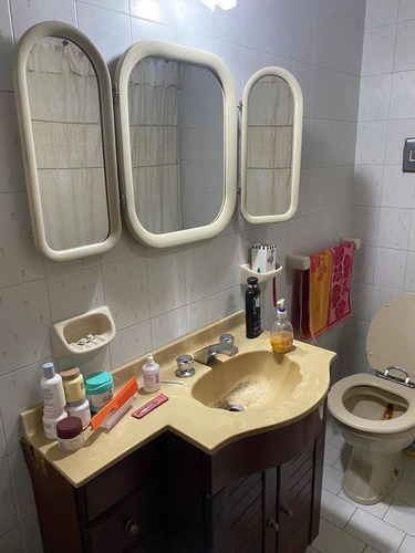Casa En Banfield Oeste, Excelente Ubicación.