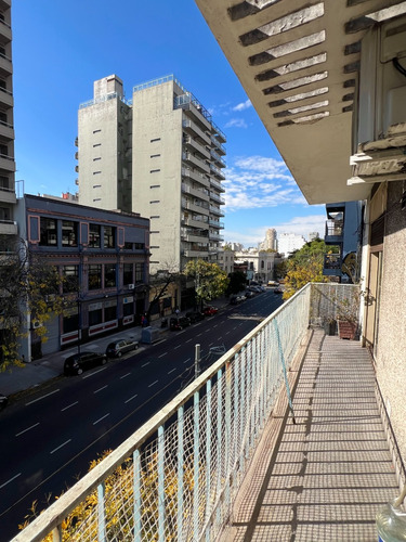 Departamento 3 Ambientes Muy Luminoso Y Amplios C/ Balcon Al Frente Y 2 Aire-acondicionado